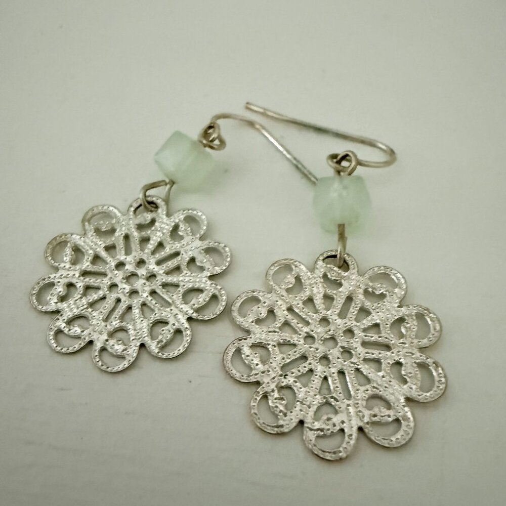 🌿✨ Silver Filigree Drop Earrings with Green Stone Accent 🤍